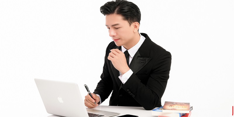 Sau khi tốt nghiệp KAI đã gia nhập công lý phần mềm và cho ra đời thương hiệu 123B